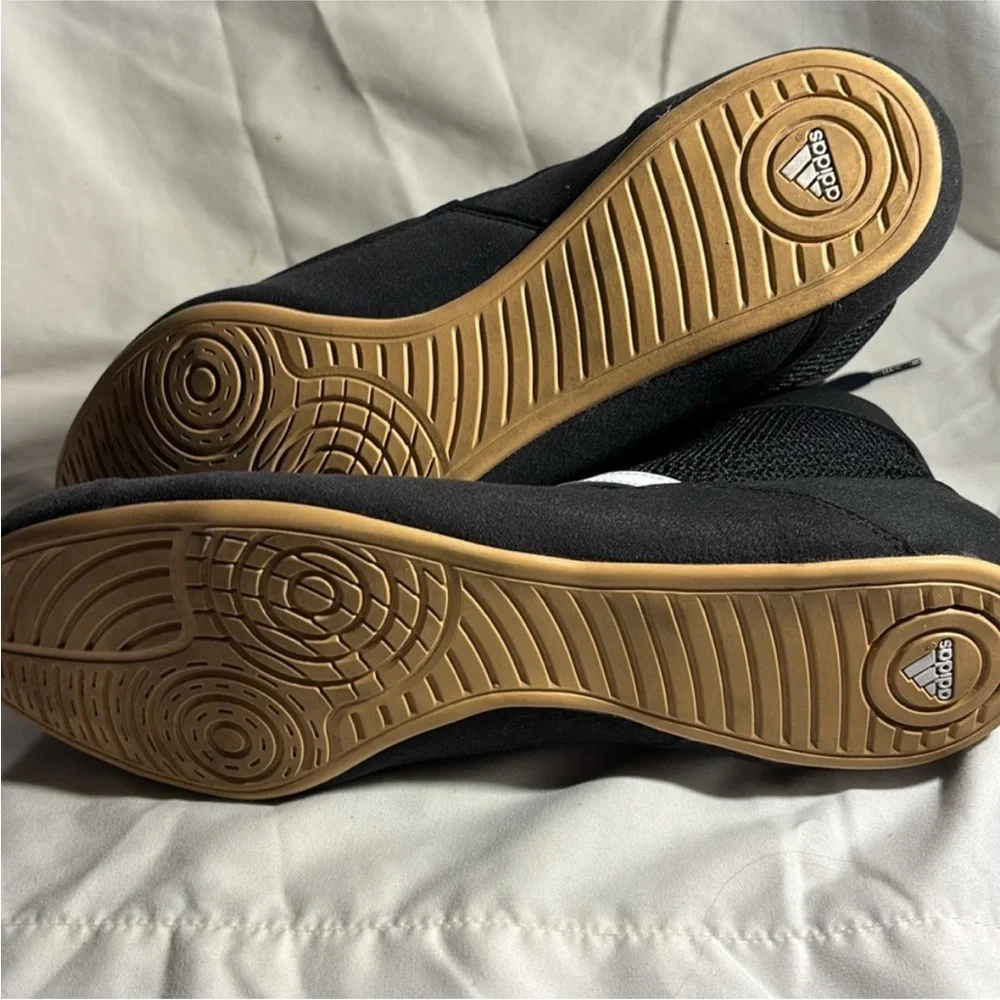 adidas men’s Aq3325 Wrestling Shoes, Black size 11 NWT‎